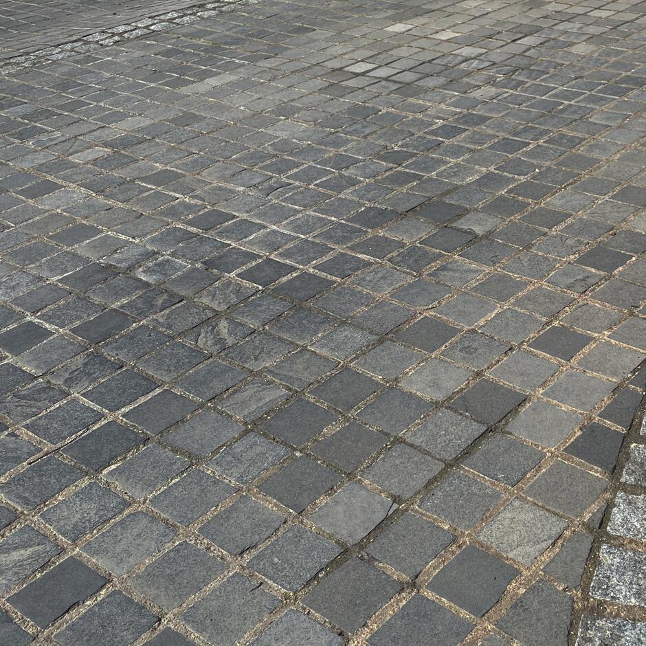 Carbon black limestone cobble setts on driveway